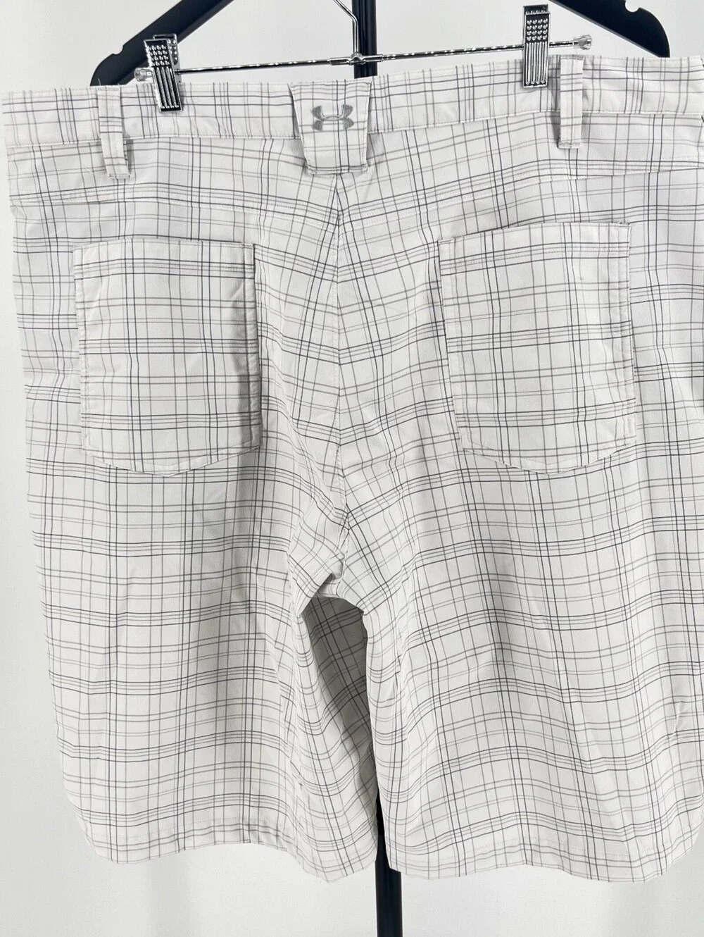 Under Armour plaid Size 40 Men's (1-38) golf shorts